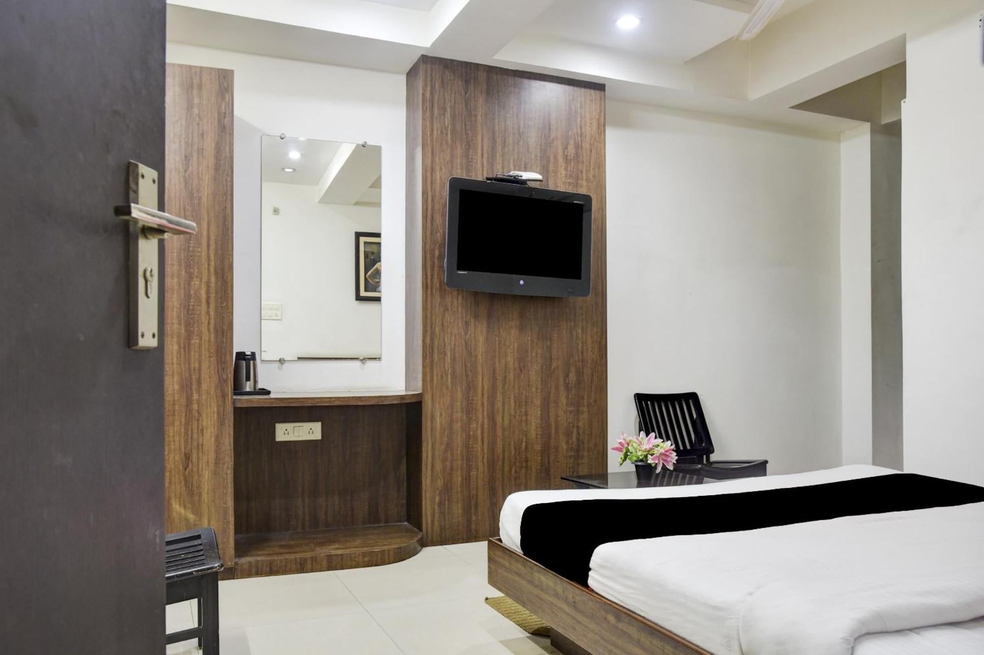 Hotel O Aditya Palace Bhopal Bagian luar foto
