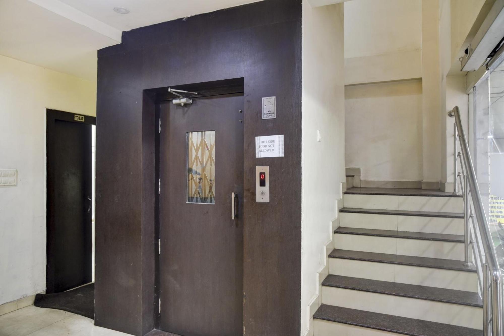 Hotel O Aditya Palace Bhopal Bagian luar foto